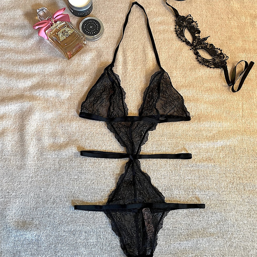 Small Victoria’s Secret (NWT) Strappy Lace Bodysuit